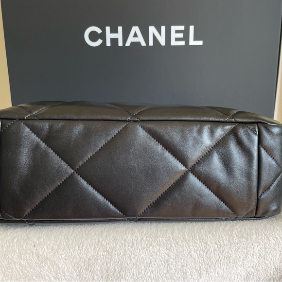 CHANEL 19 Black Leather Tote Handbag Mint 100% Authentic. - Picture 4 of 16
